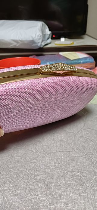 Śliczna różowa kopertówka