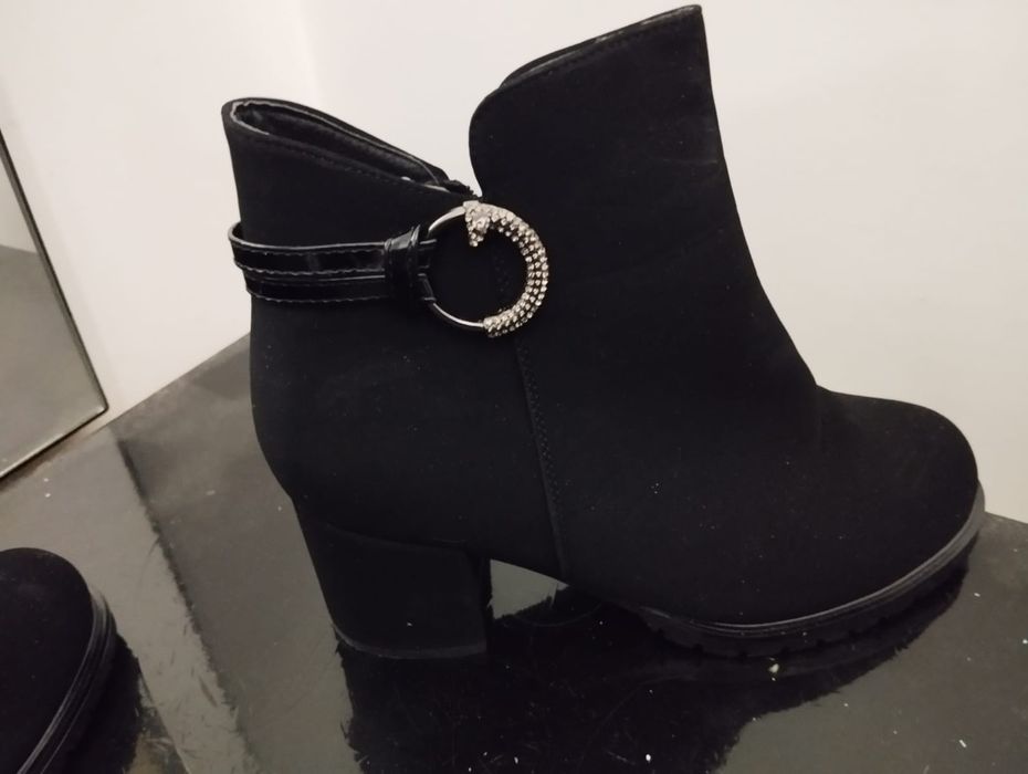 Botas pretas mulher