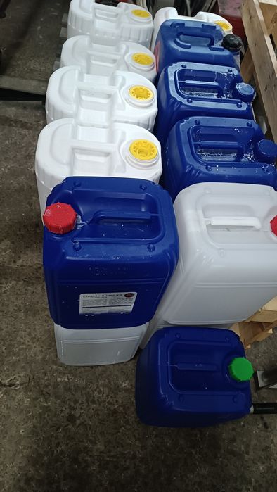 Продам каністри 20 л