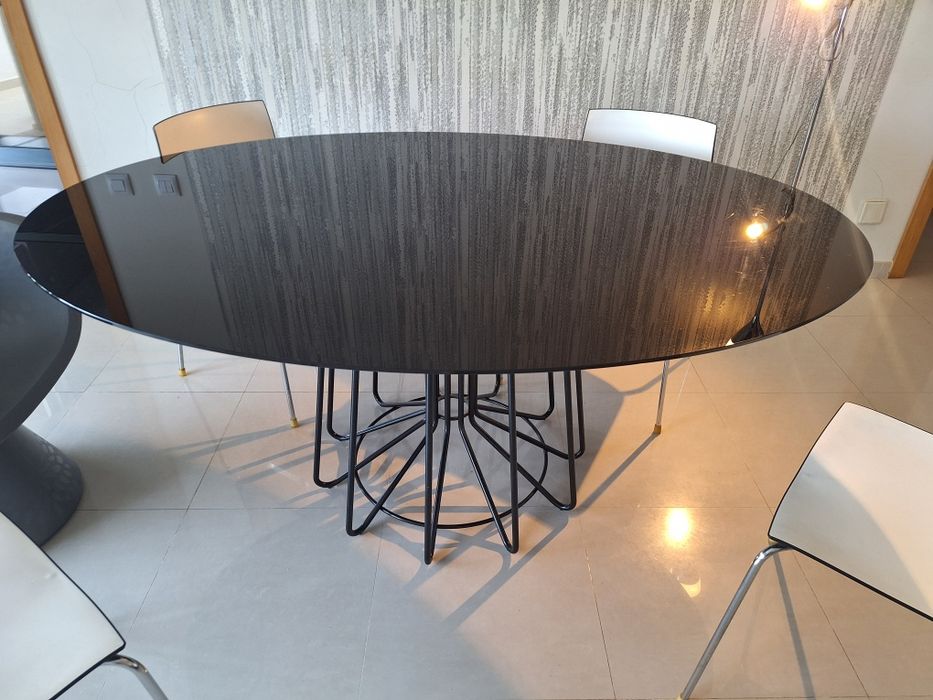 Mesa e cadeiras de sala jantar