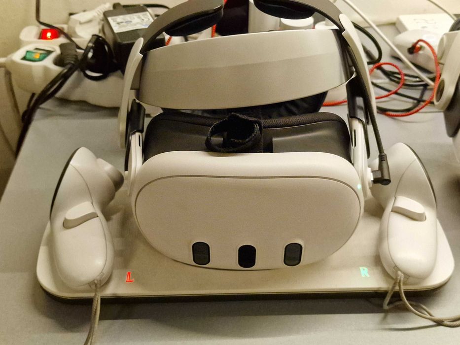 Gogle VR Meta Quest 3 + pady (2 szt.)