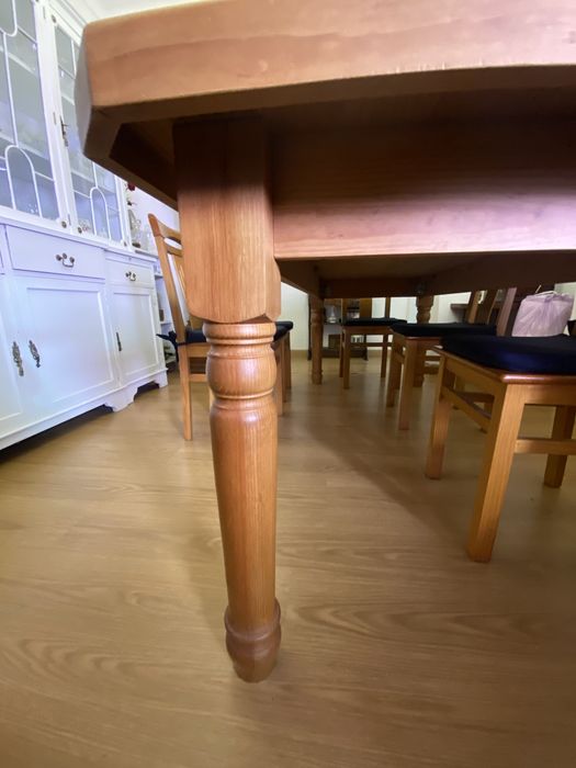 Mesa de jantar madeira com 8 cadeiras