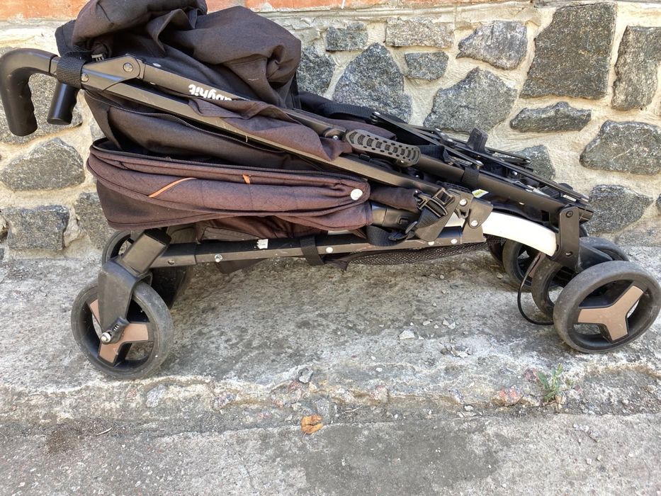 прогулянкова коляска