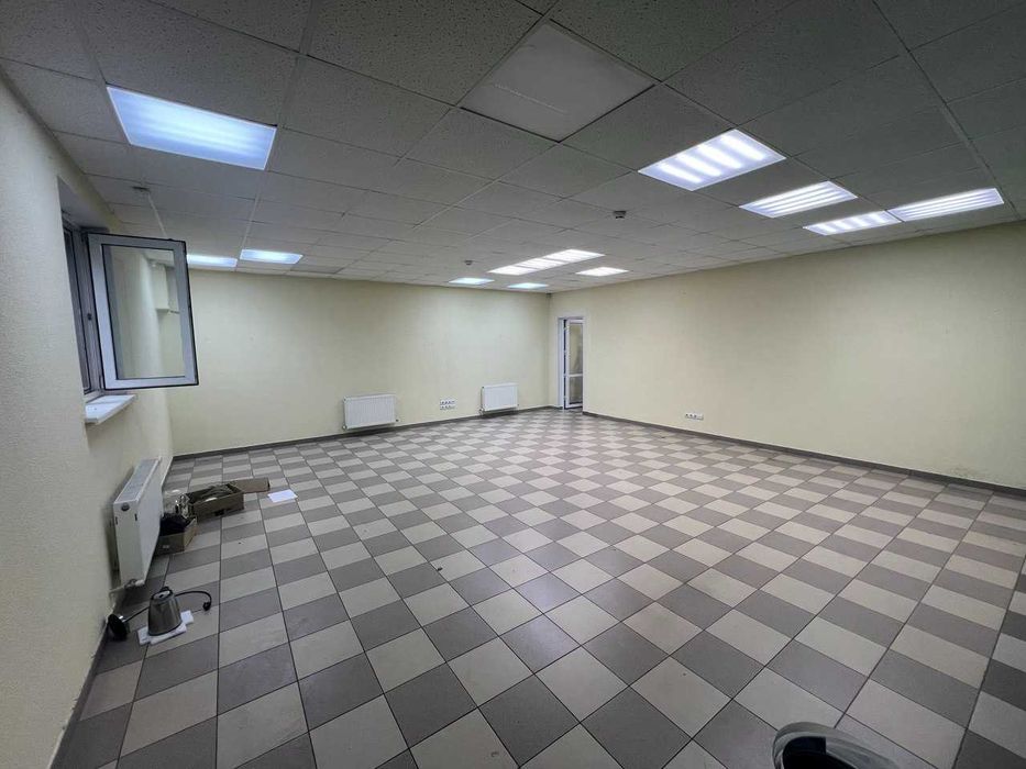 Здається приміщення цокольного поверху по вул Олега Міхнюка