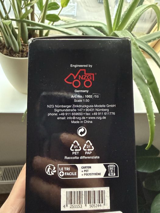 Model Mercedes Benz Arocs 4x2 z wywrotką Meiller 1:50 NZG