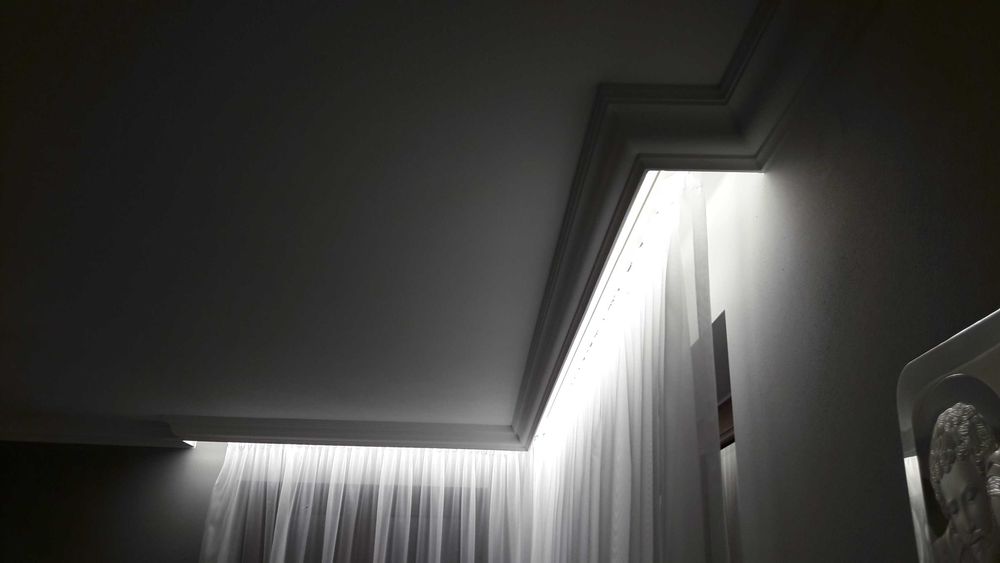 Sztukateria, kurtyna, maskownica, zabudowa karnisza