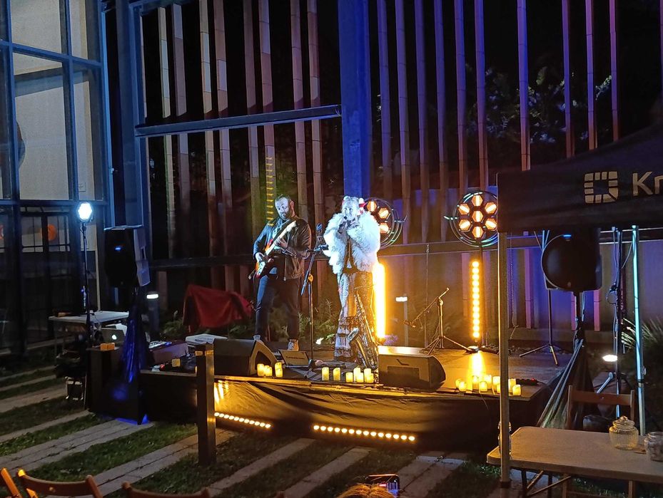 Podesty podest sceniczne scena nagłośnienie D&B światło konferencja