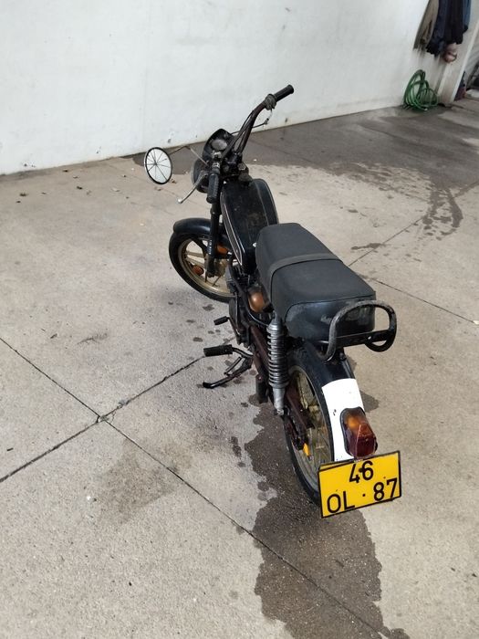 Motorizada da marca casal