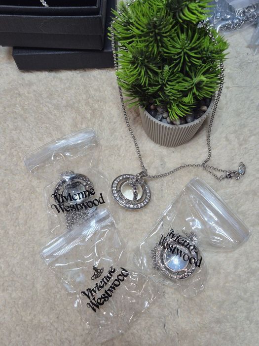 Ніжна підвіска Vivienne Westwood