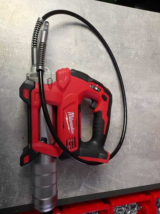 Smarownica akumulatorowa 18V Milwaukee M18 GG-0 bez aku bez ładowarki