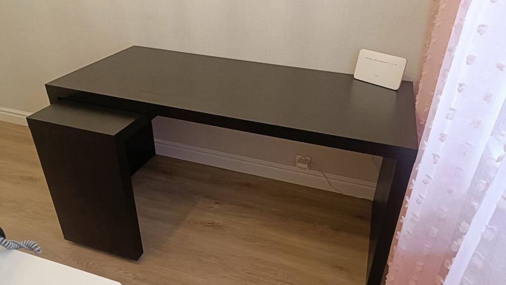 Biurko IKEA MALM z wysuwanym blatem
