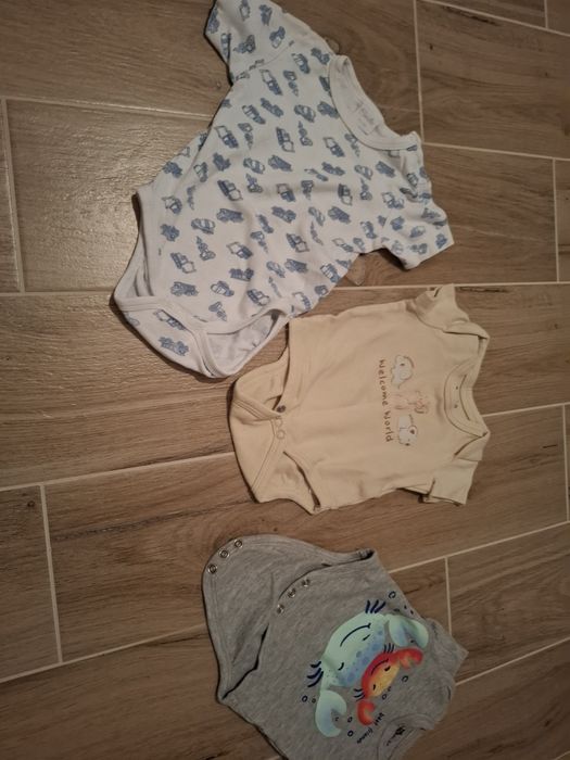 3 pary body z krótkim rękawem  na 62 cm