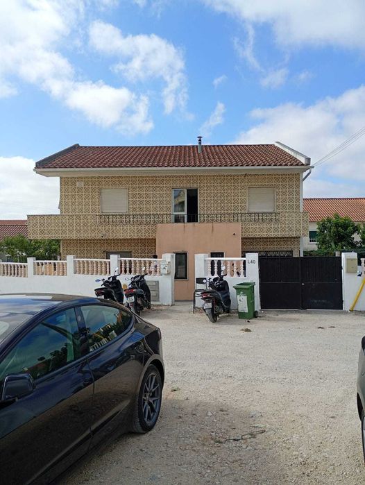 Quarto para Arrendamento em Vivenda – Rés-do-Chão – Santa Iria de Azóia
