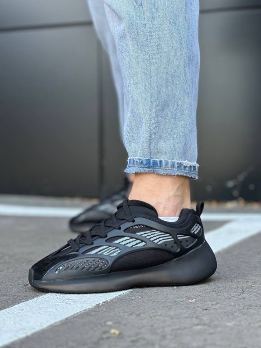 Кросівки чоловічі Stilli Yeezy 700v3 чорні 44,45р/ Кроссовки мужские черные