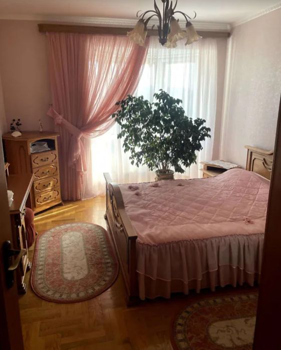 Продаж 3к квартири 116 кв. м на вул. Котляревського