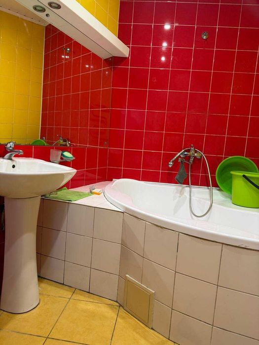 Продаж просторого будинку з ремонтом, автономією та гаражем у будівлі!