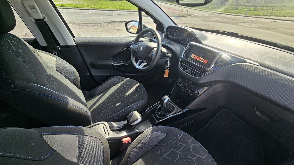 Peugeot 2008 signature nacional