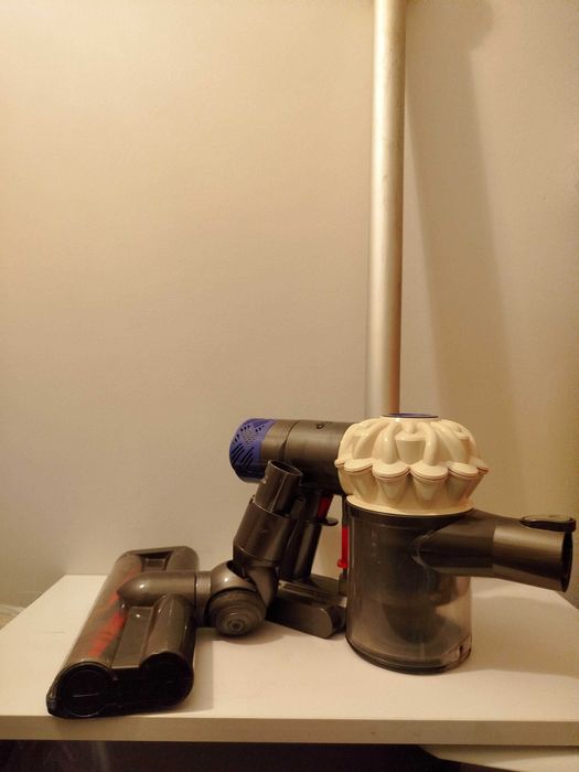 odkurzacz Dyson bezprzewodowy stan nieznany.brak ładowarki