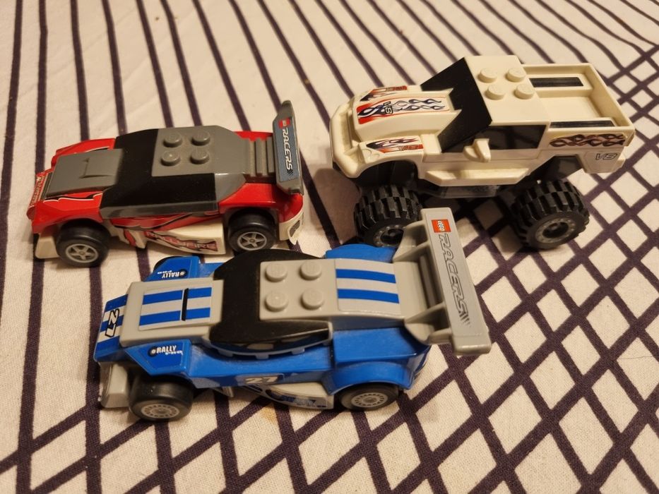 Três LEGO Racers
