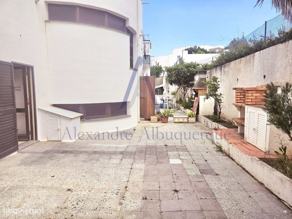Apartamento T2 com Terraço, Arrecadação e Parqueamento | Sesimbra