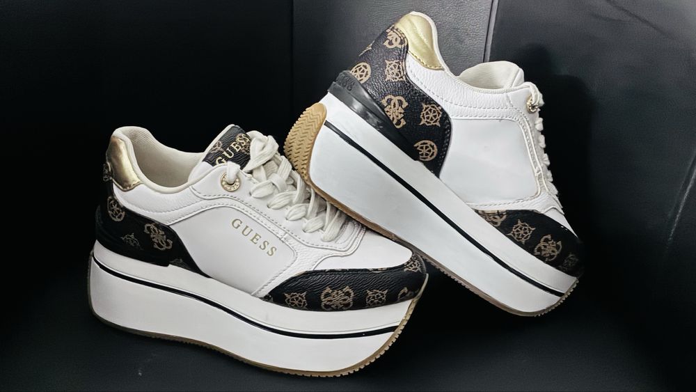 Жіночі кросівки GUESS, 35р, 22 см