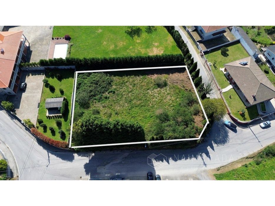 Lote de terreno para construção de moradia(s) em Lobão