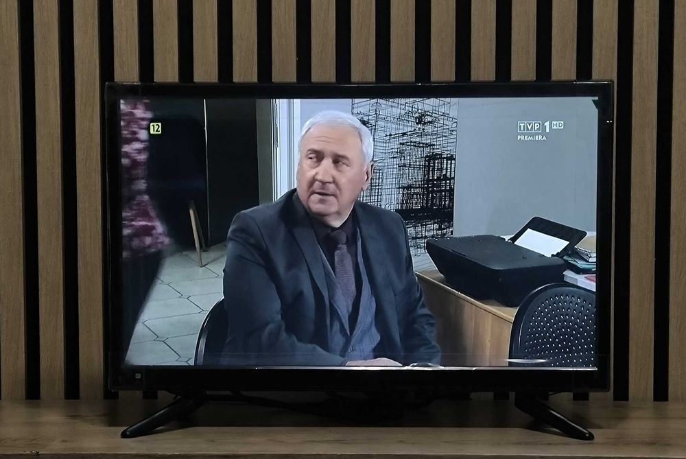 22 Cali Telewizor 230V /12V LED DVB-T2 Hevc z wbudowanym DVD + Upominek + Kabel Hdmi + ANTENA z długim kablem do ZK  +