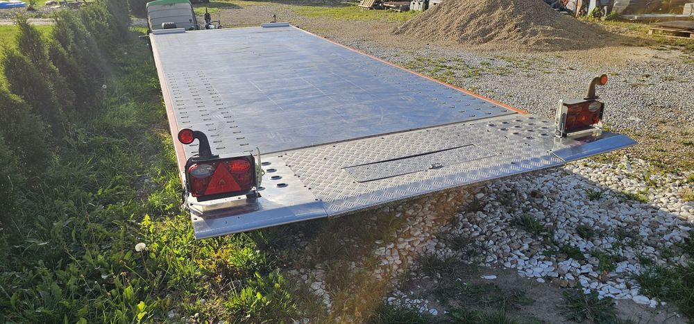 Przyczepa Wiola W23R L35G55P laweta uchylna do przewozu pojazdów