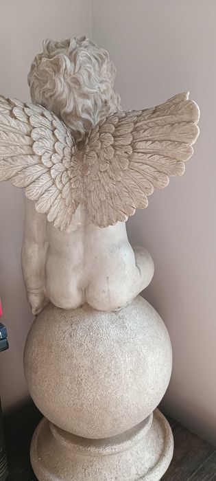 Duża Figurka aniołka