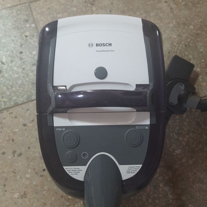 Пилосос миючий з аквафільтром Bosch BWD41740