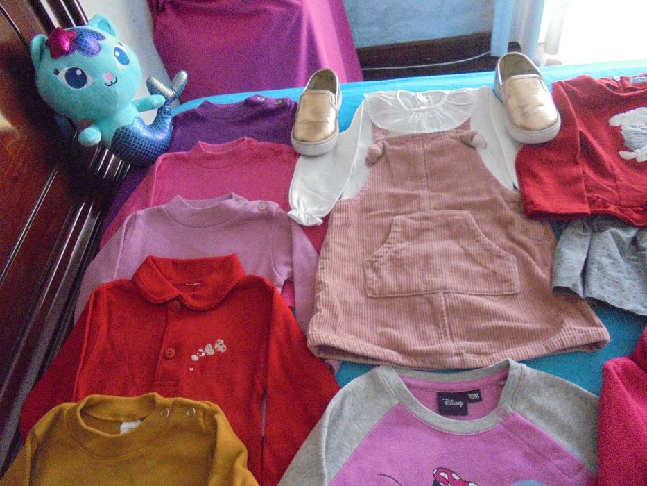 lote de roupa de menina a boneca