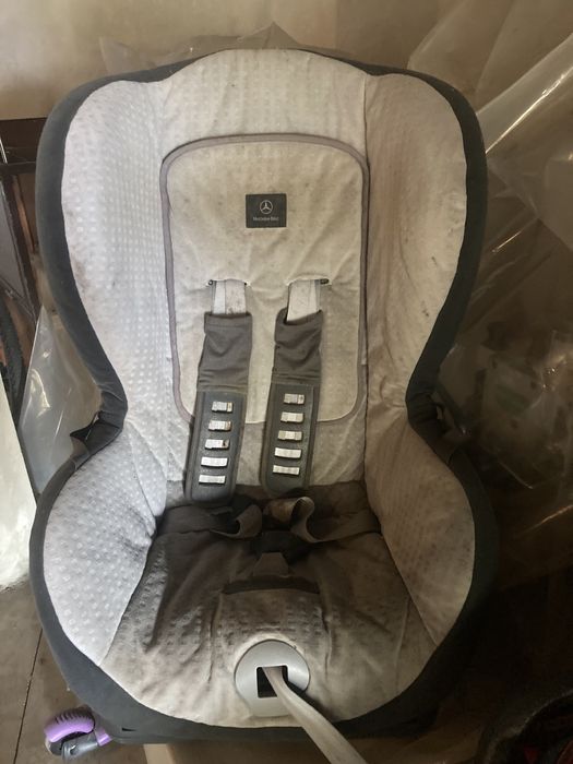 Vendo cadeira bebe da Mercedes para desocupar