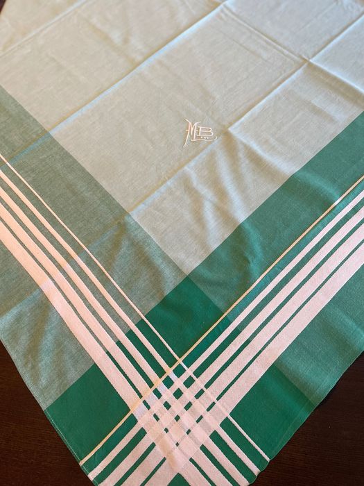 Toalha vintage com monograma MB