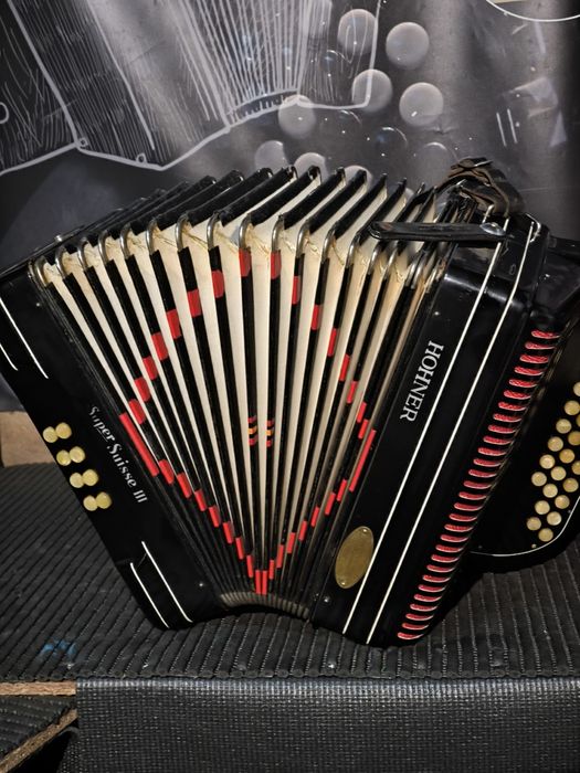Vendo concertina hohner toda restaurada em lá Sustenido
