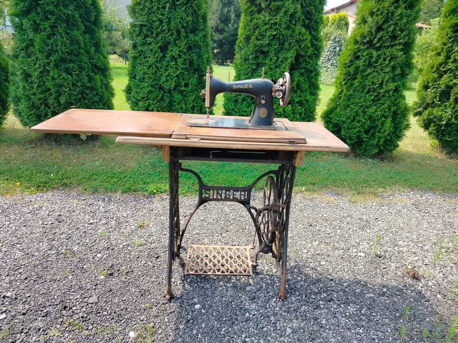 Stara piekna maszyna do szycia Singer