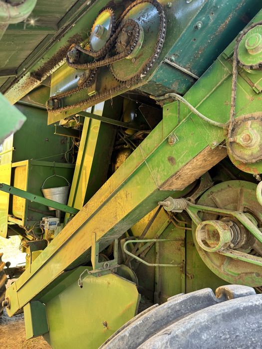 Комбайн зерноуборочный John Deere 1065