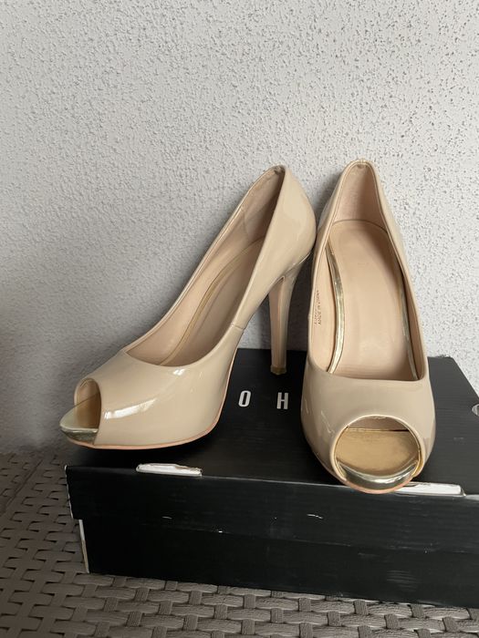 Szpilki na platformie