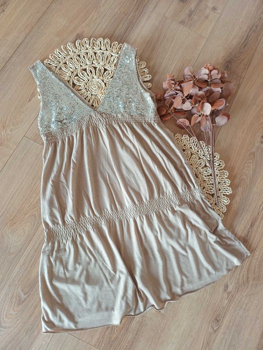 sliczna cekinowa bezowa pastelowa tunika z dekoltemV cekiny 38M bluzka