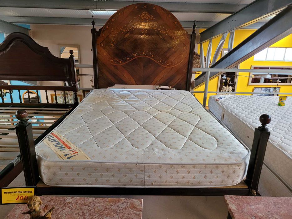 Cama muito antiga com estrado e colchão - Estilo Dª Maria - Bom est
