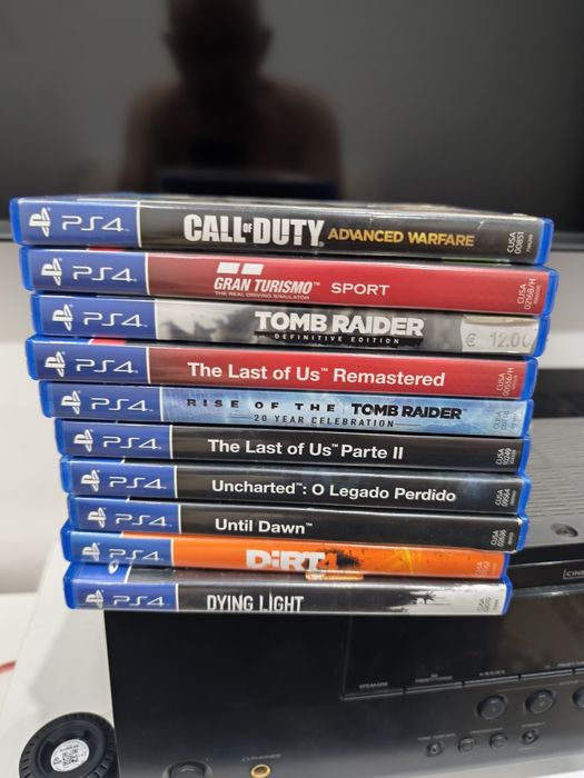 PS4. Pro.   Com vários jogos