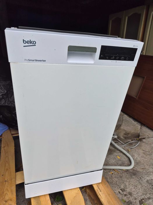 Sprzedam zmywarkę Beko 45 cm model DFS29030W.