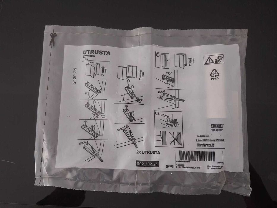 Aparador IKEA + dispositivos p/ abrir portas - óptimo estado