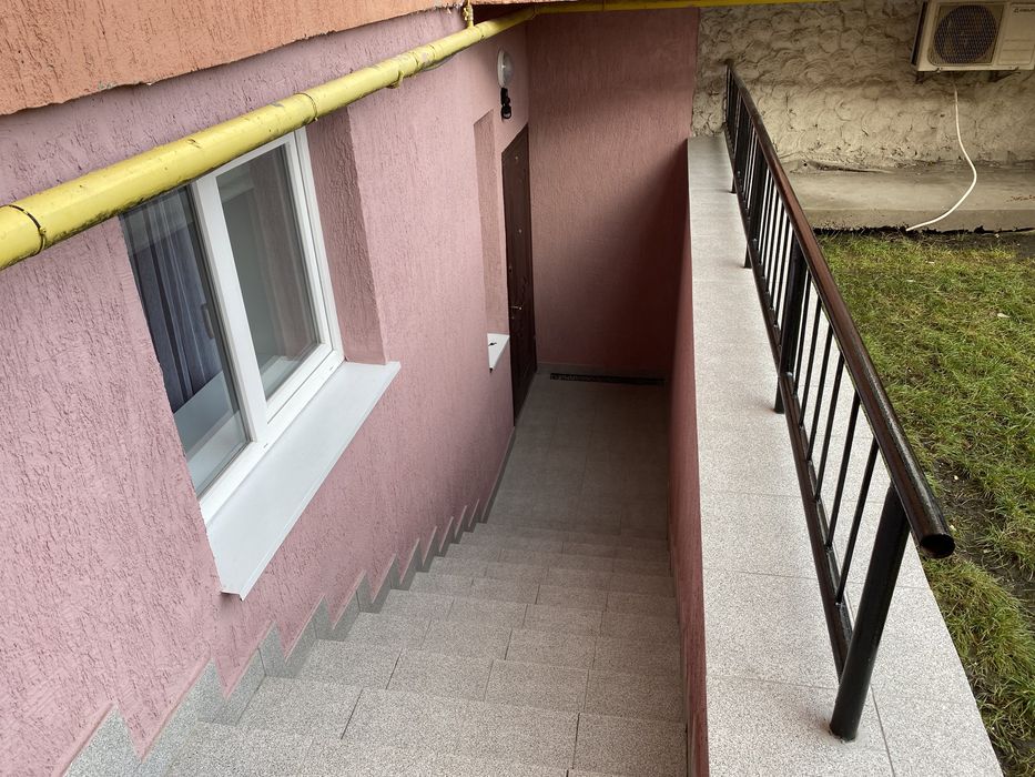 Продаж дворівневої 2-х кімнатноі квартири.Власник 100 кв м