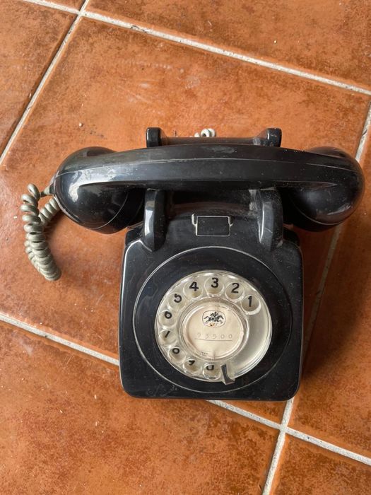 Telefone fixo antigo