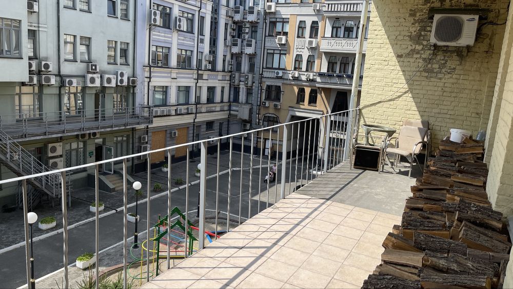 Оренда офісу 125 кв.м,4 каб.,по вул.Межигірській біля метро на Подолі