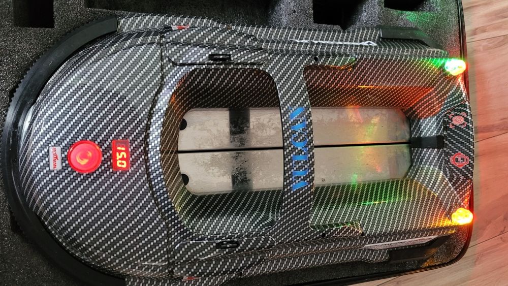 Łódka zanętowa Boatman Vulcan Carbon + Echosonda SN4 - GPS