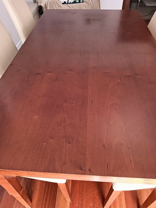 Mesa de jantar em mogno