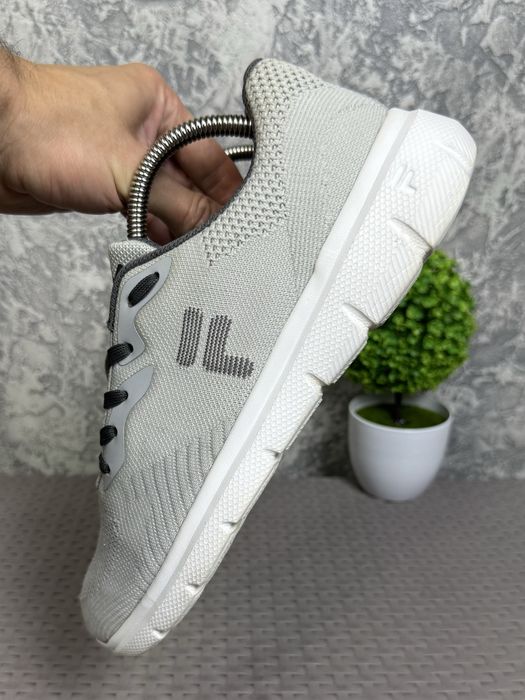 Fila кроссовки 41 размер спортивные серые