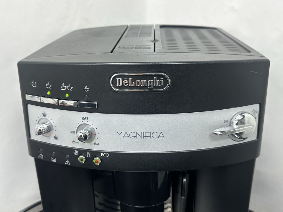 Кавоварка кофемашина Delonghi Magnifica ESAM3000.B