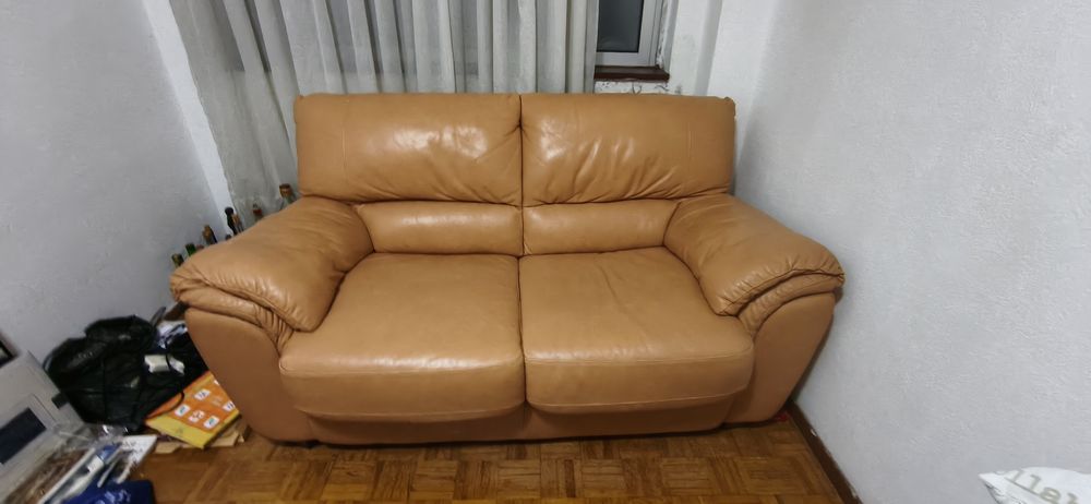 Sofá 2 lugares em pele beije